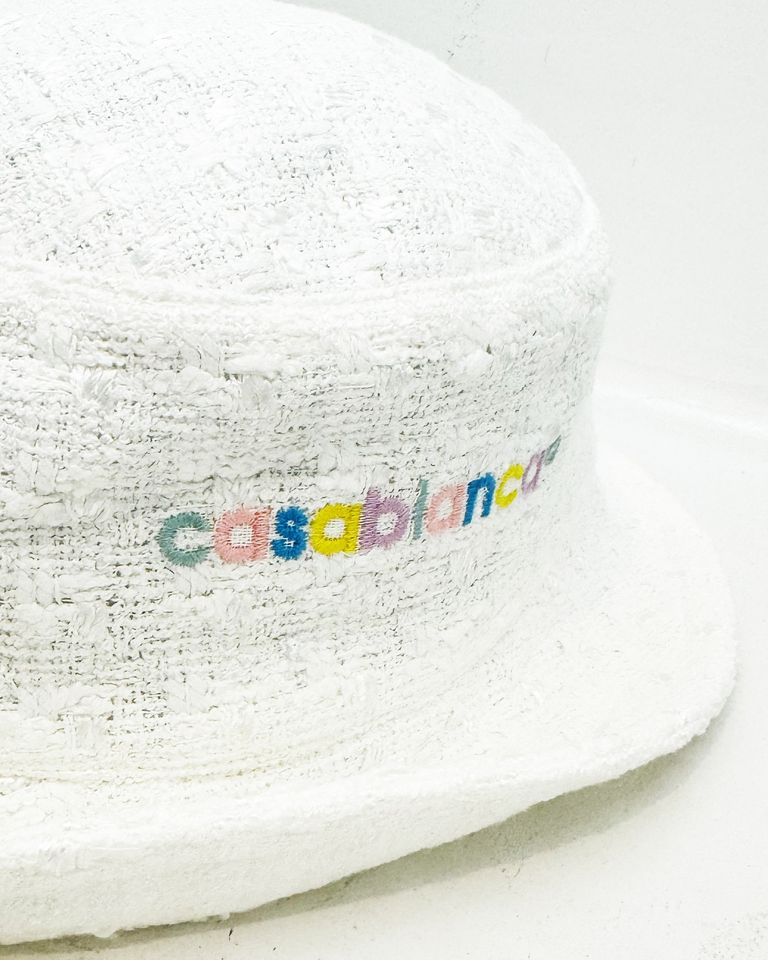 CASABLANCA × EMBROIDERED BUCKET HAT / WHITE