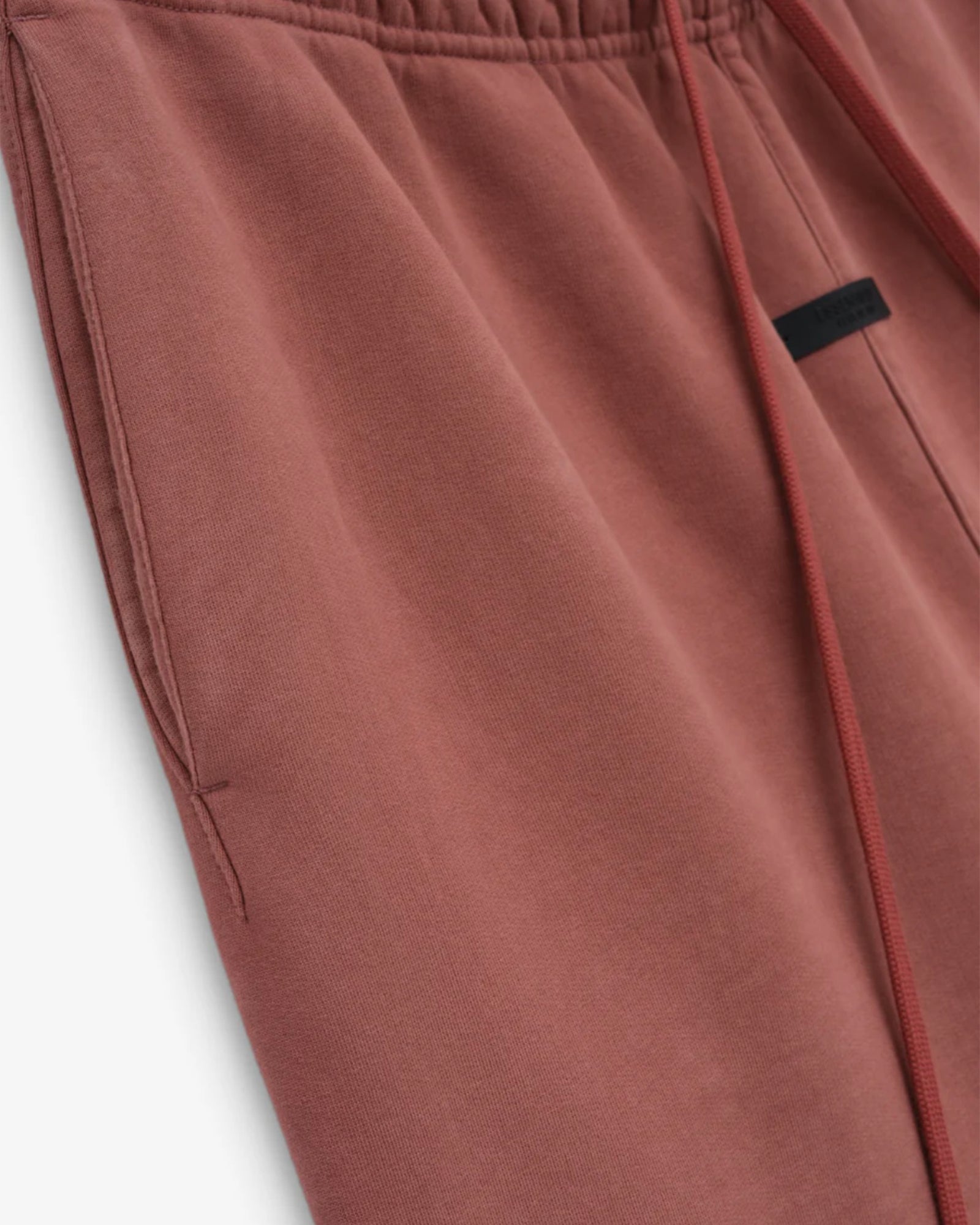 ESSENTIALS × HEAVY FLEECE SWEATPANT / CRIMSON