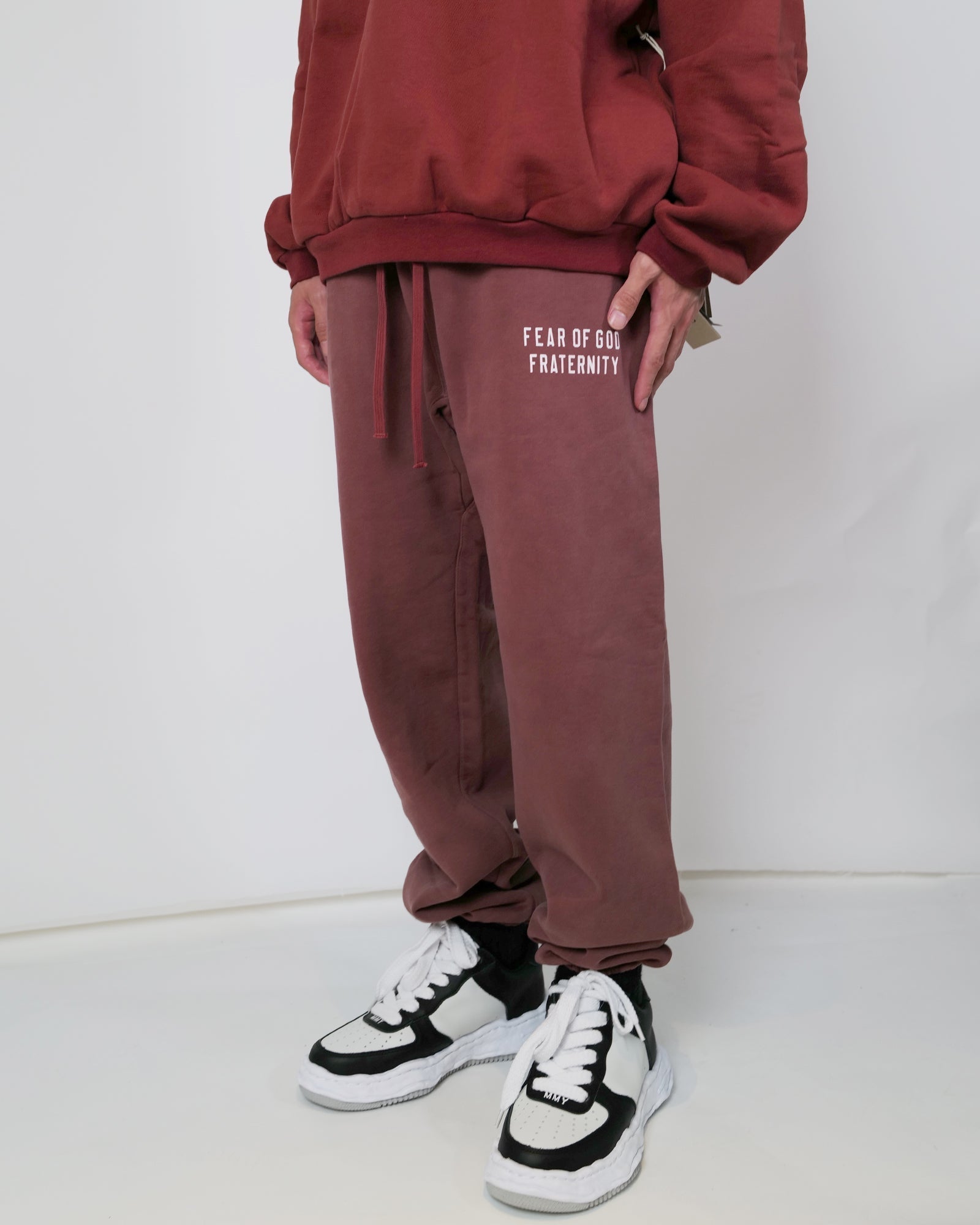 ESSENTIALS × HEAVY FLEECE SWEATPANT / CRIMSON