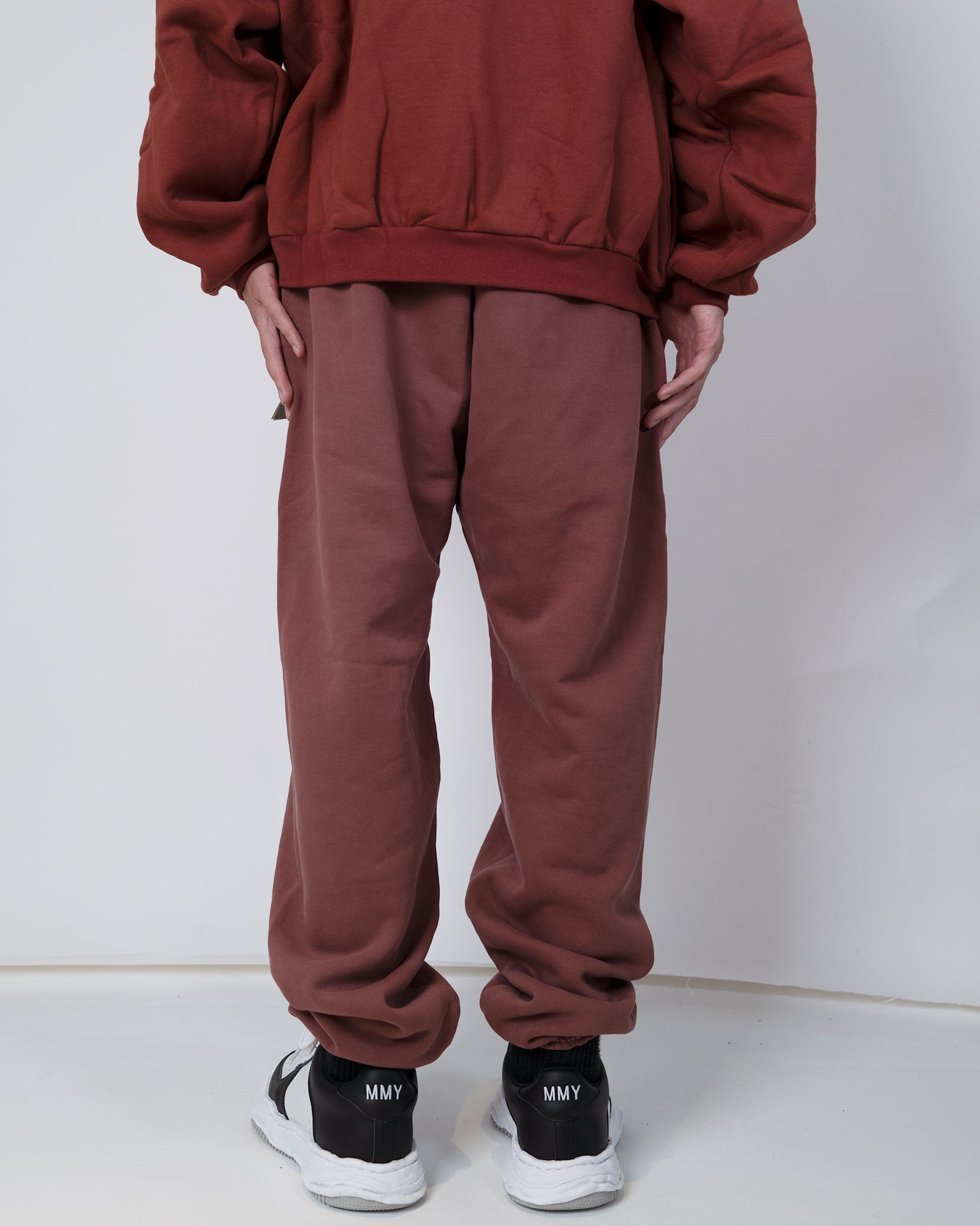 ESSENTIALS × HEAVY FLEECE SWEATPANT / CRIMSON
