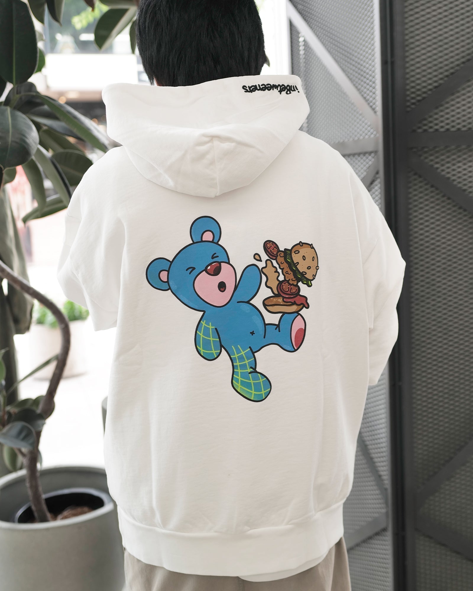 InBetweeners × HOODIE UNISEX / OFF WHIITE