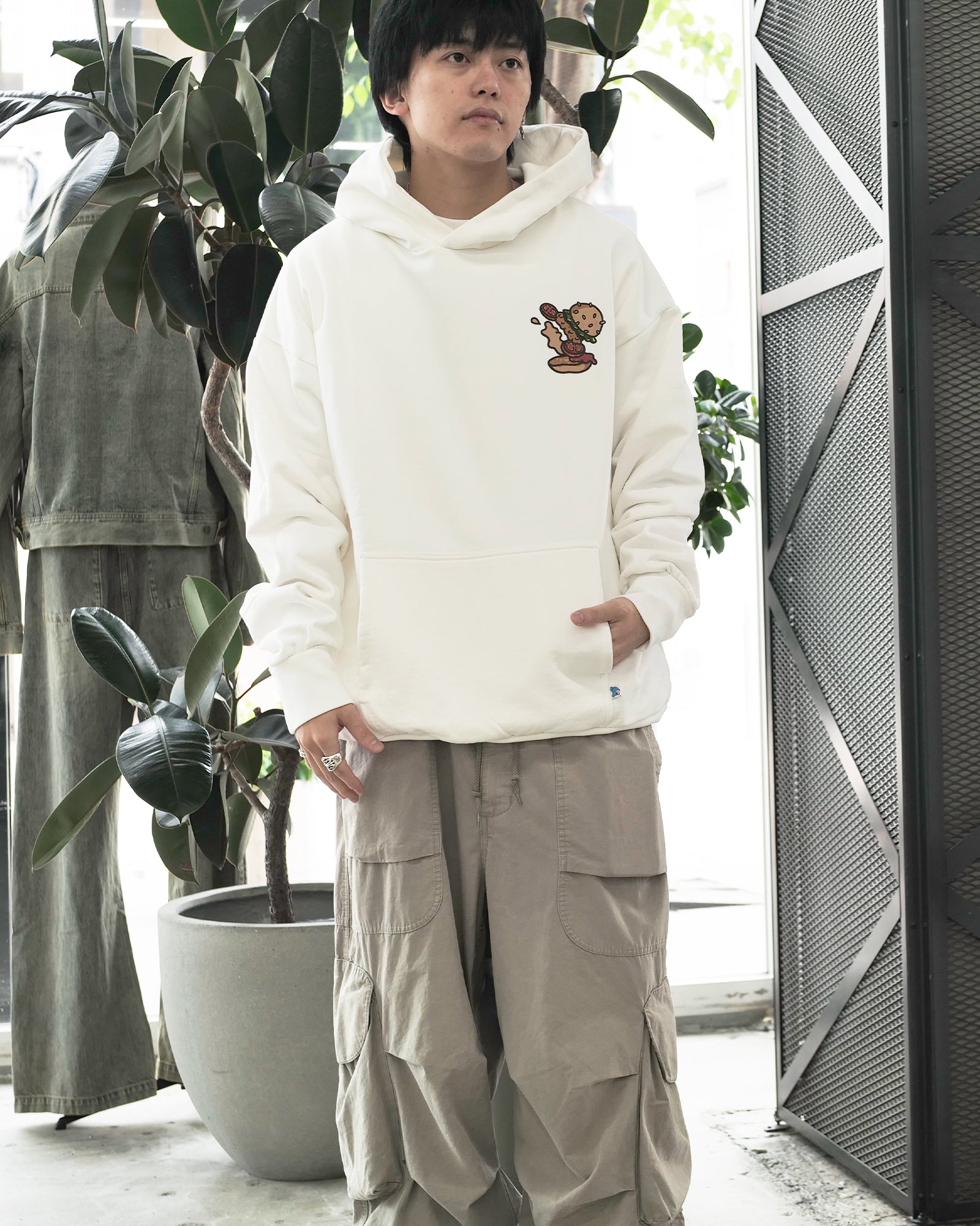 InBetweeners × HOODIE UNISEX / OFF WHIITE