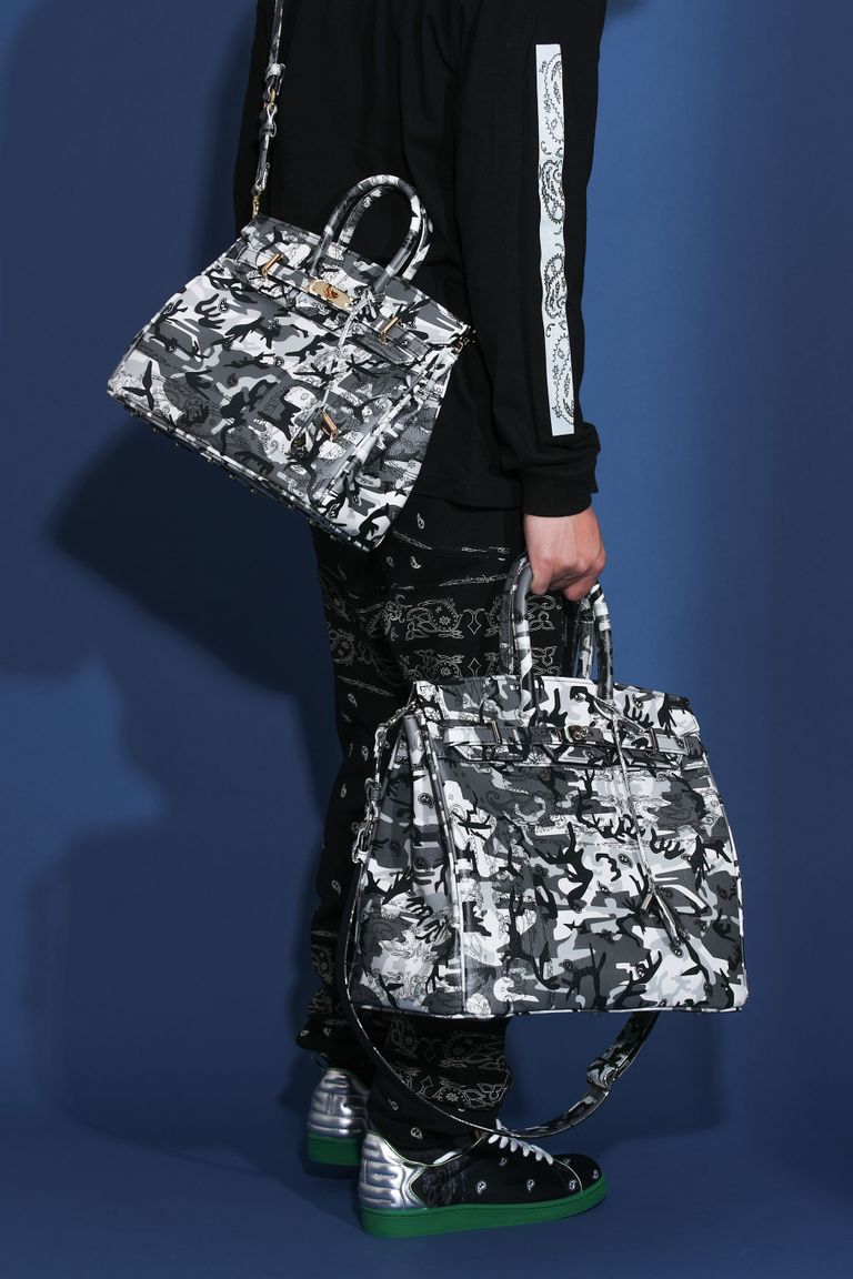 THE WORLD IS YOURS・ザ ワールド イズ ユアーズ - ハンドバッグ LIMITED TRAVEL BAG 35 / GREY/SILVER