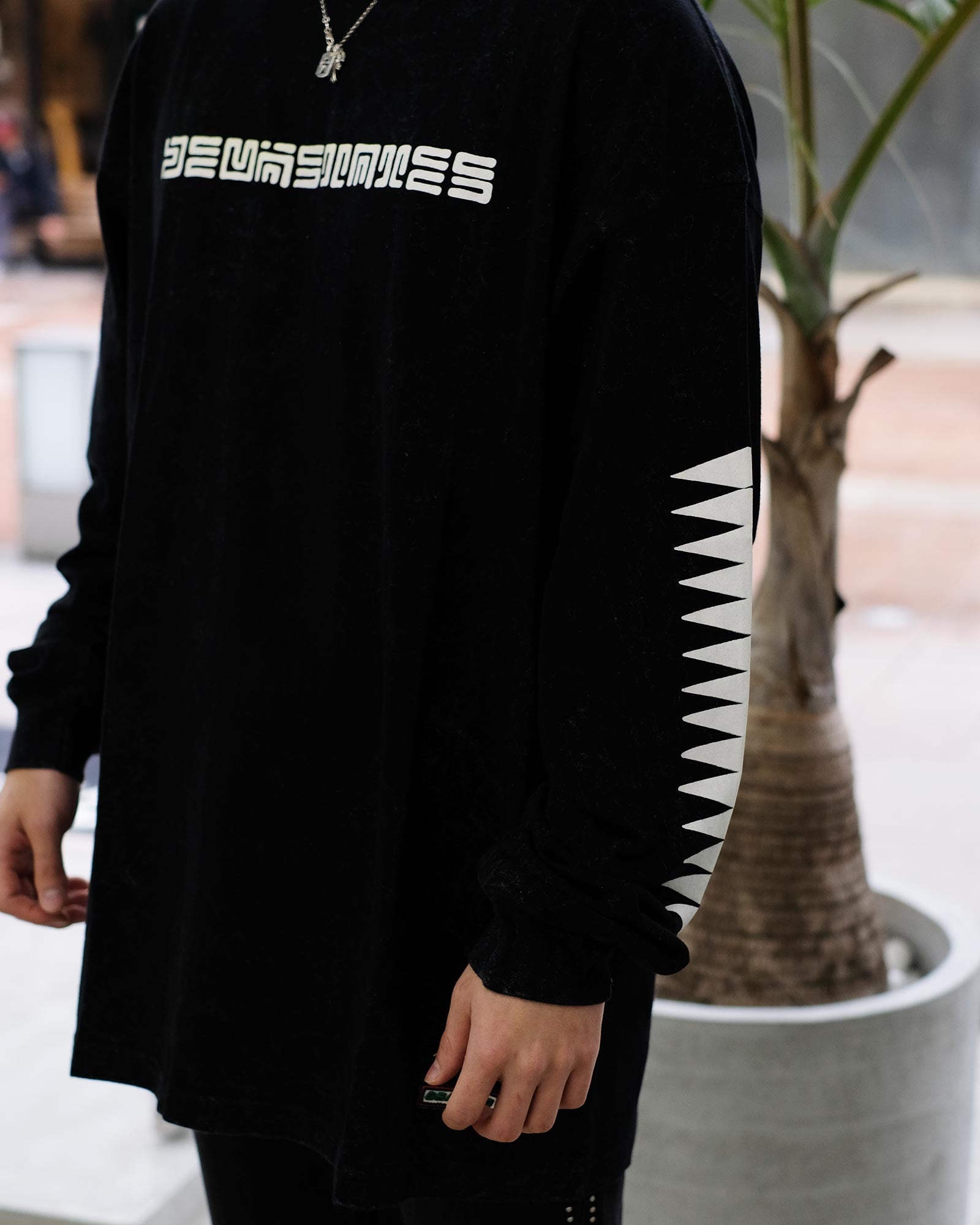DEVA STATES × LS T-SHIRT - RELIC / BLACK