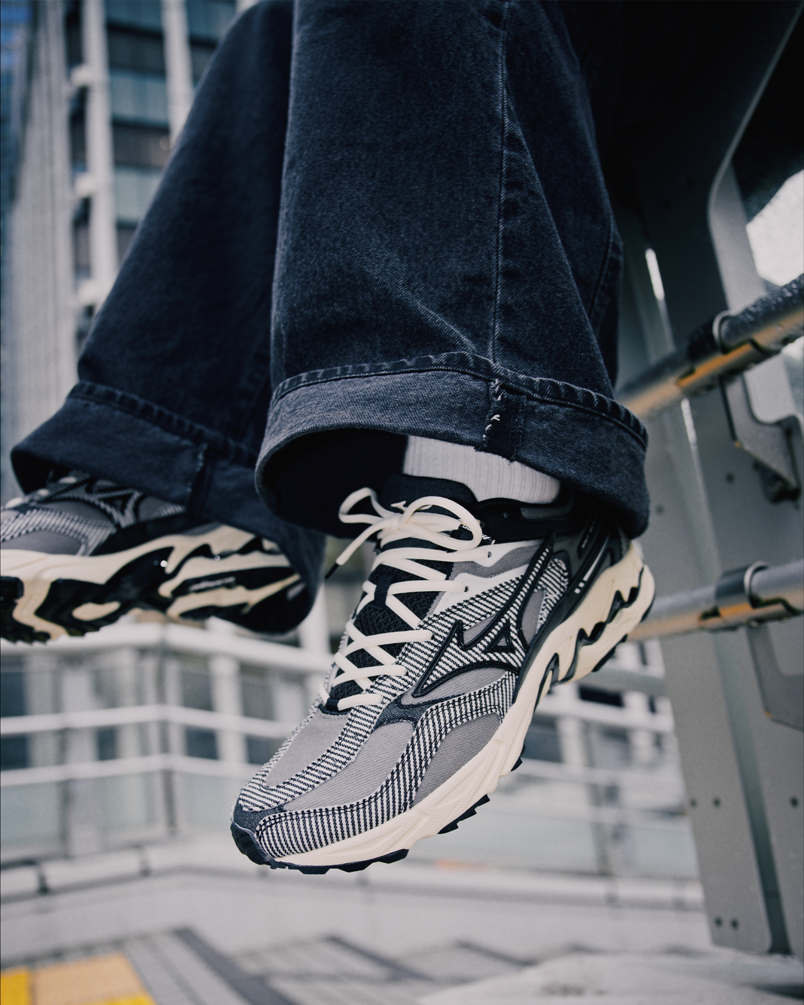 SWJP・エスダブリュージェーピー - ローカットスニーカー MIZUNO WAVE MUSTANG LS SWJP / BLACK