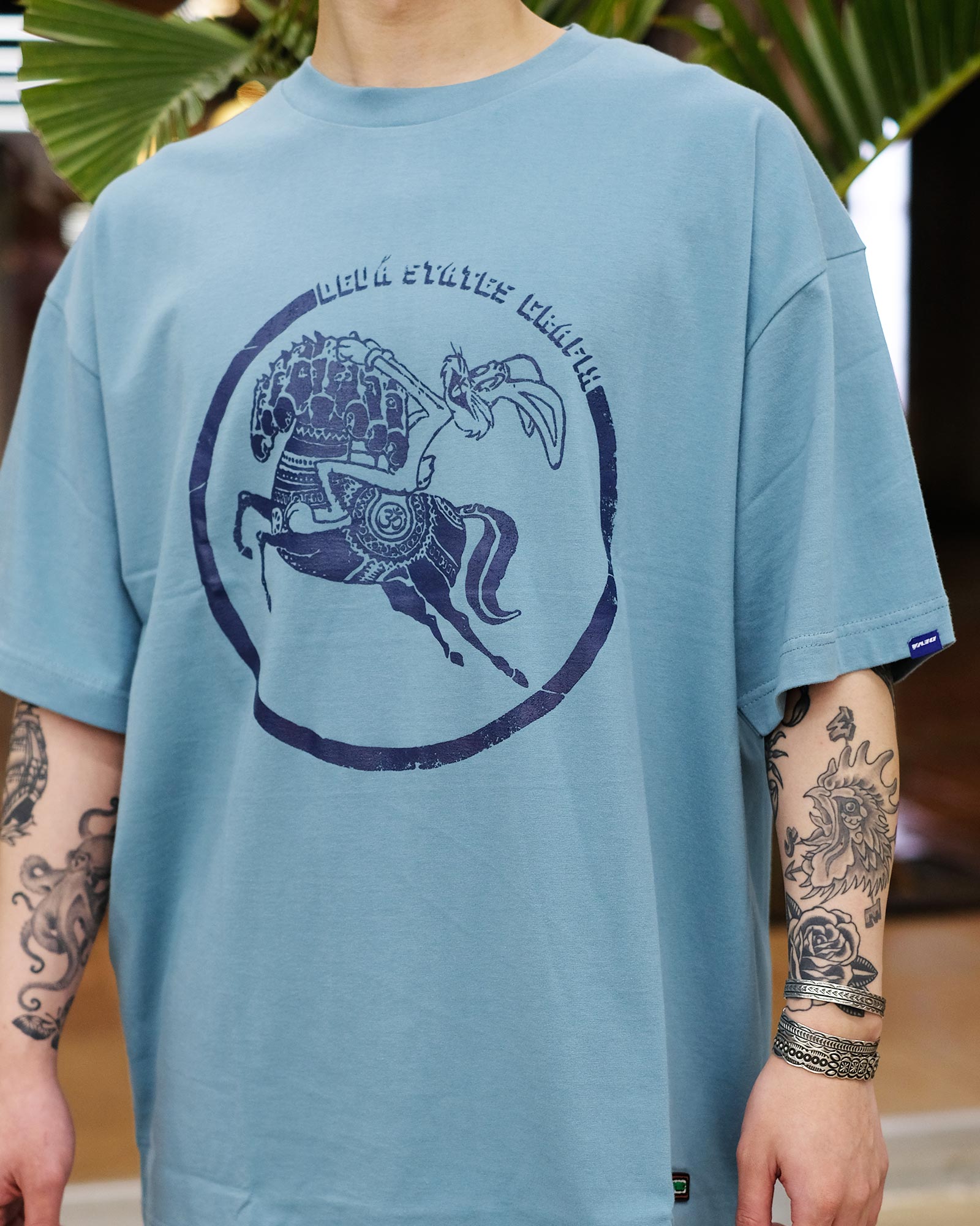 DEVA STATES × T-SHIRT - GEO / BLUE