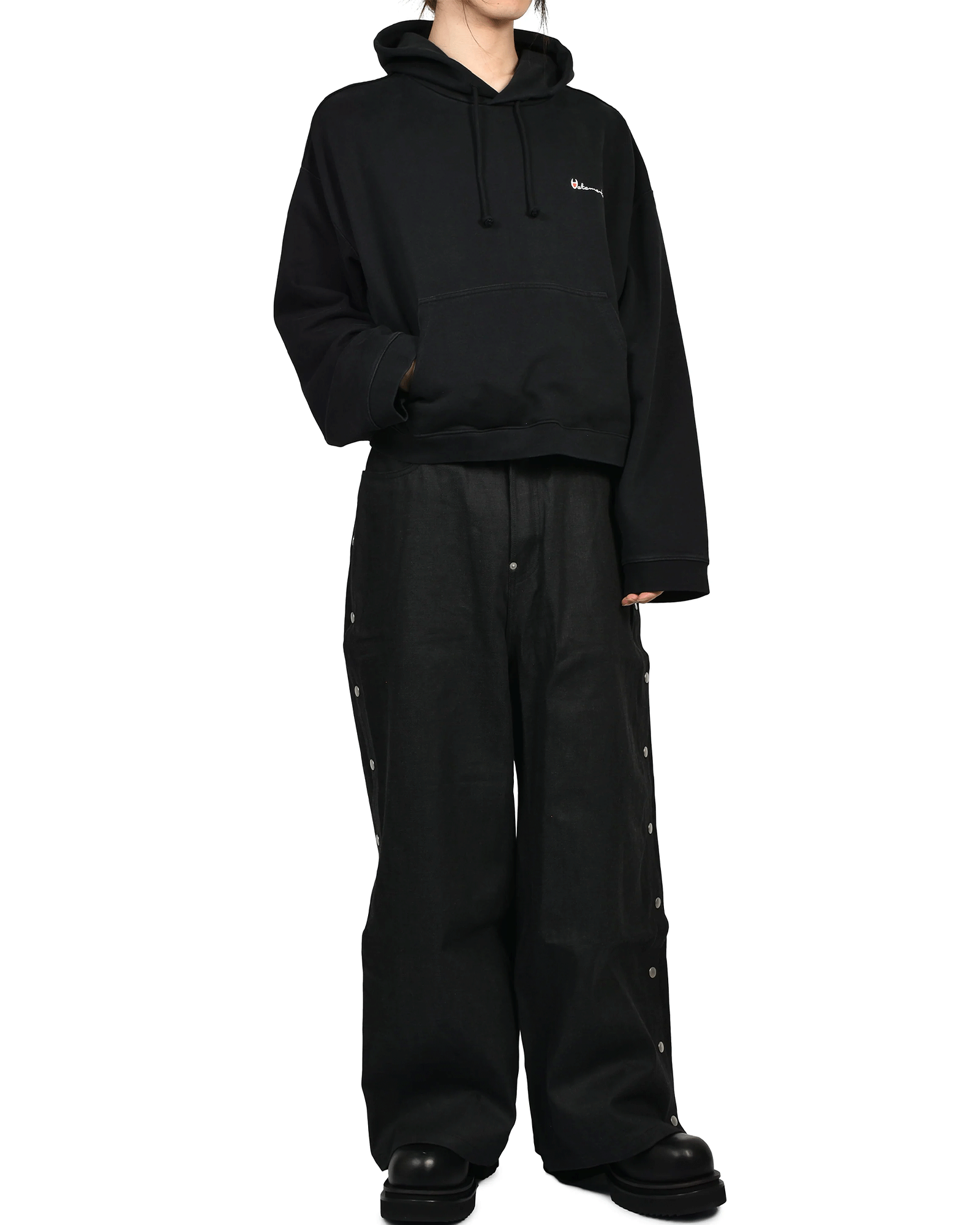 VETEMENTS・ヴェトモン - パーカー・フーディ ATHLETIC LOGO HOODIE / WASHED BLACK