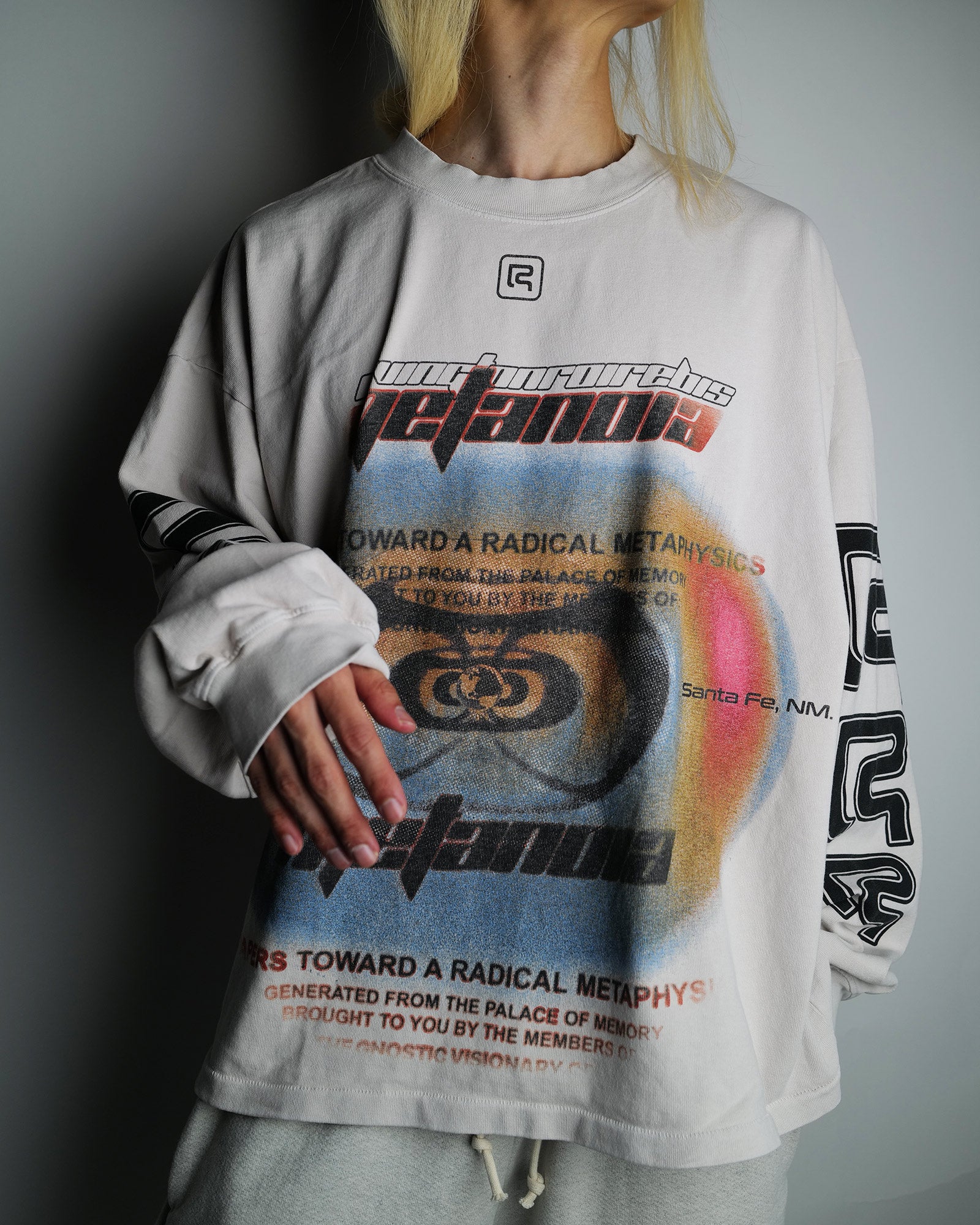 RRR123・リヴィントン ロイ レビス - L/S Tシャツ DIVINITY PAPER GARDEN LS TEE / LIGHT GREY